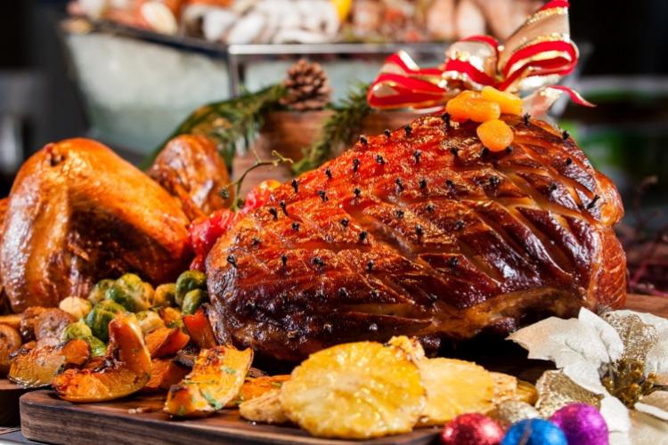 American Christmas Dinner Ham / Christmas on the Rails — Amtrak ...