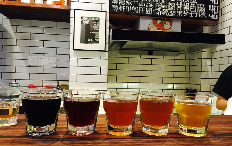 A flight of five beers (180ml each) is RMB 90