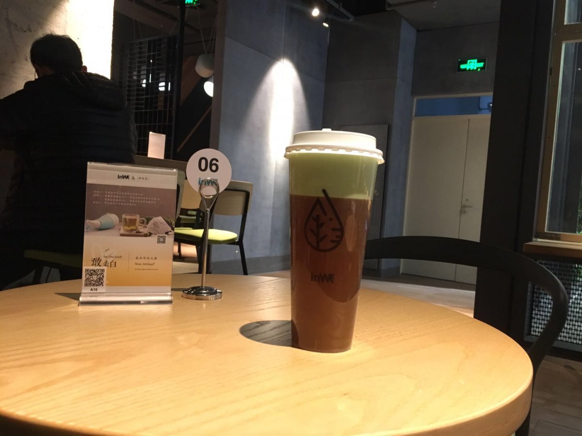 White tea with cheese topping (RMB 28)