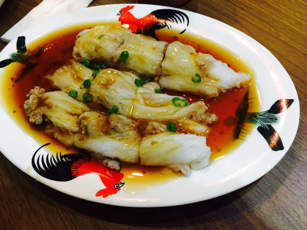 The beef steamed rice rolls (RMB 16) were sad