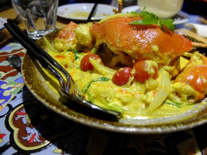 Crab in yellow curry sauce