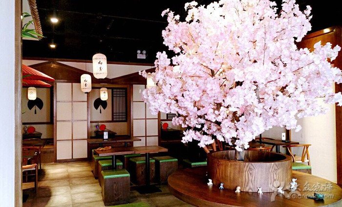 Too pretty for a dessert shop?