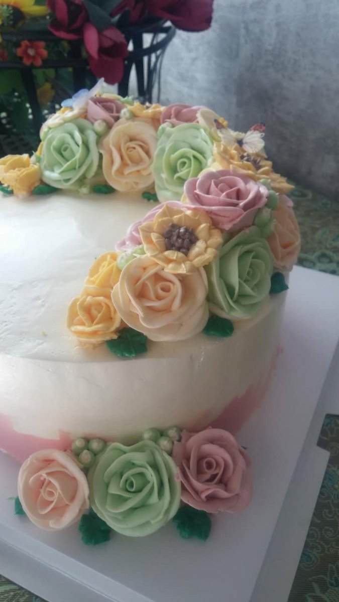 Lu's elaborately decorated cakes
