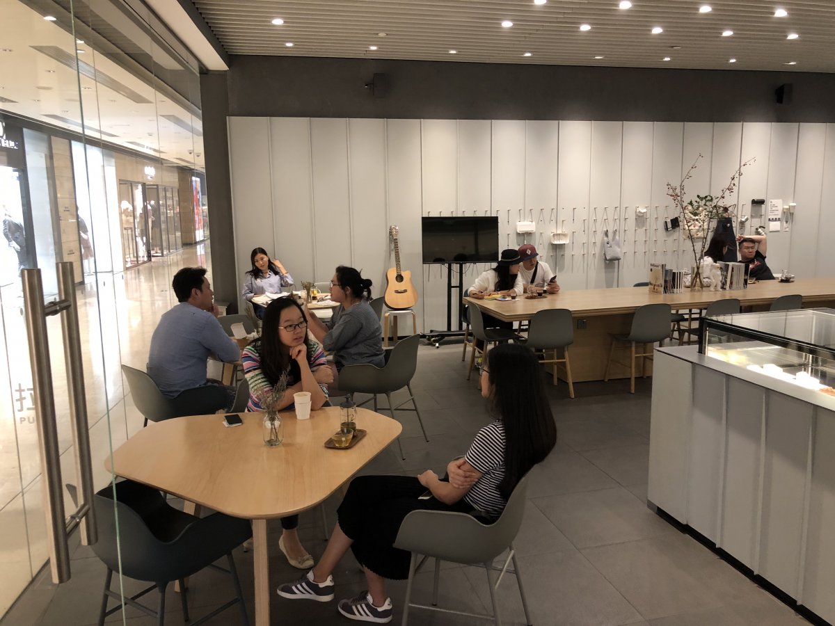 The atmosphere is modern and chic without giong overboard