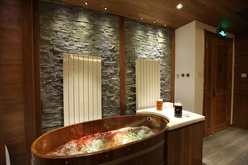 Bathing with beer and beer ingredients