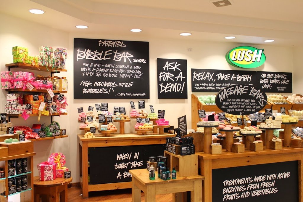 All we want for Christmas 2017 is a Lush store in Beijing. Until then, there's always Hong Kong