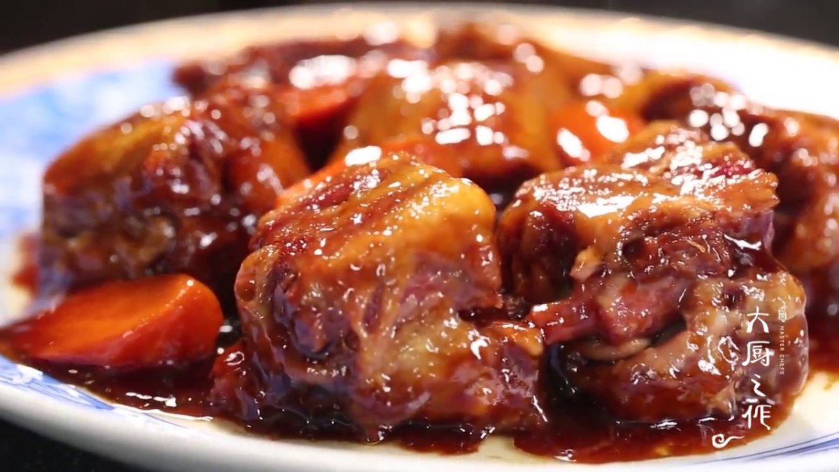 Soy-braised oxtail, a standout dish at Hongbin Lou