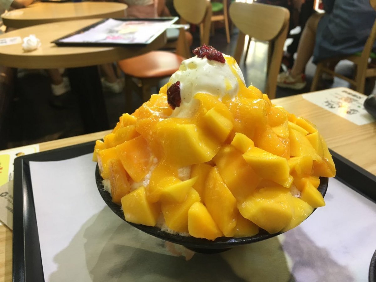 Mango and cheese bingsu (RMB 46)