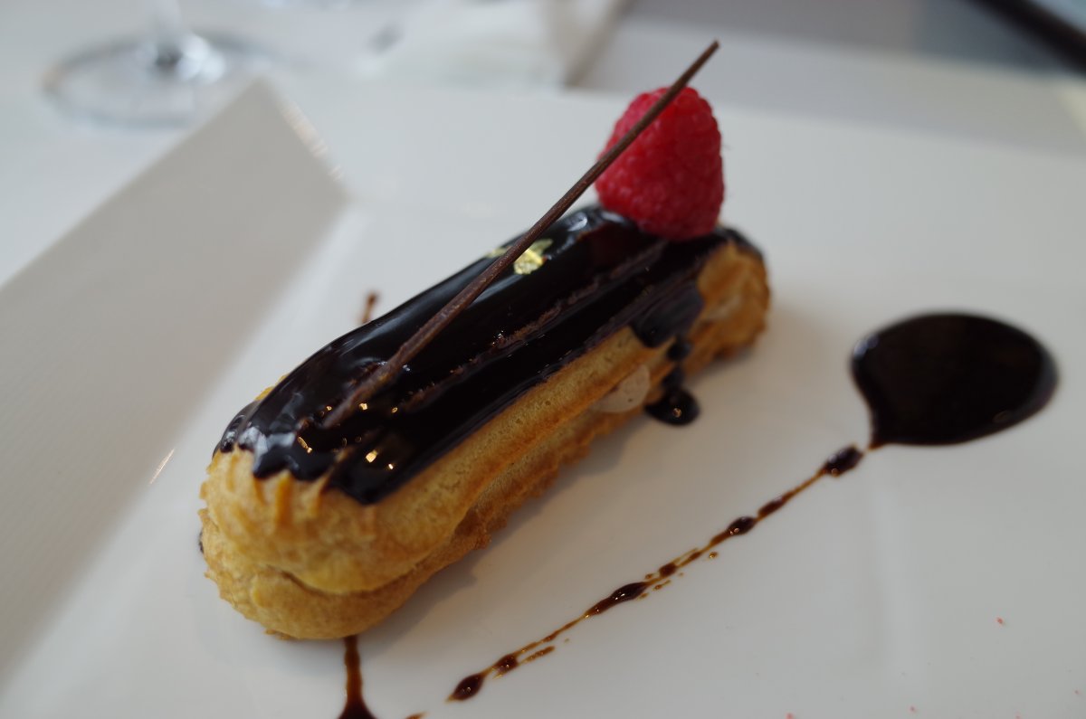 Simply Fresh's desserts, such as the éclair, are also a treat