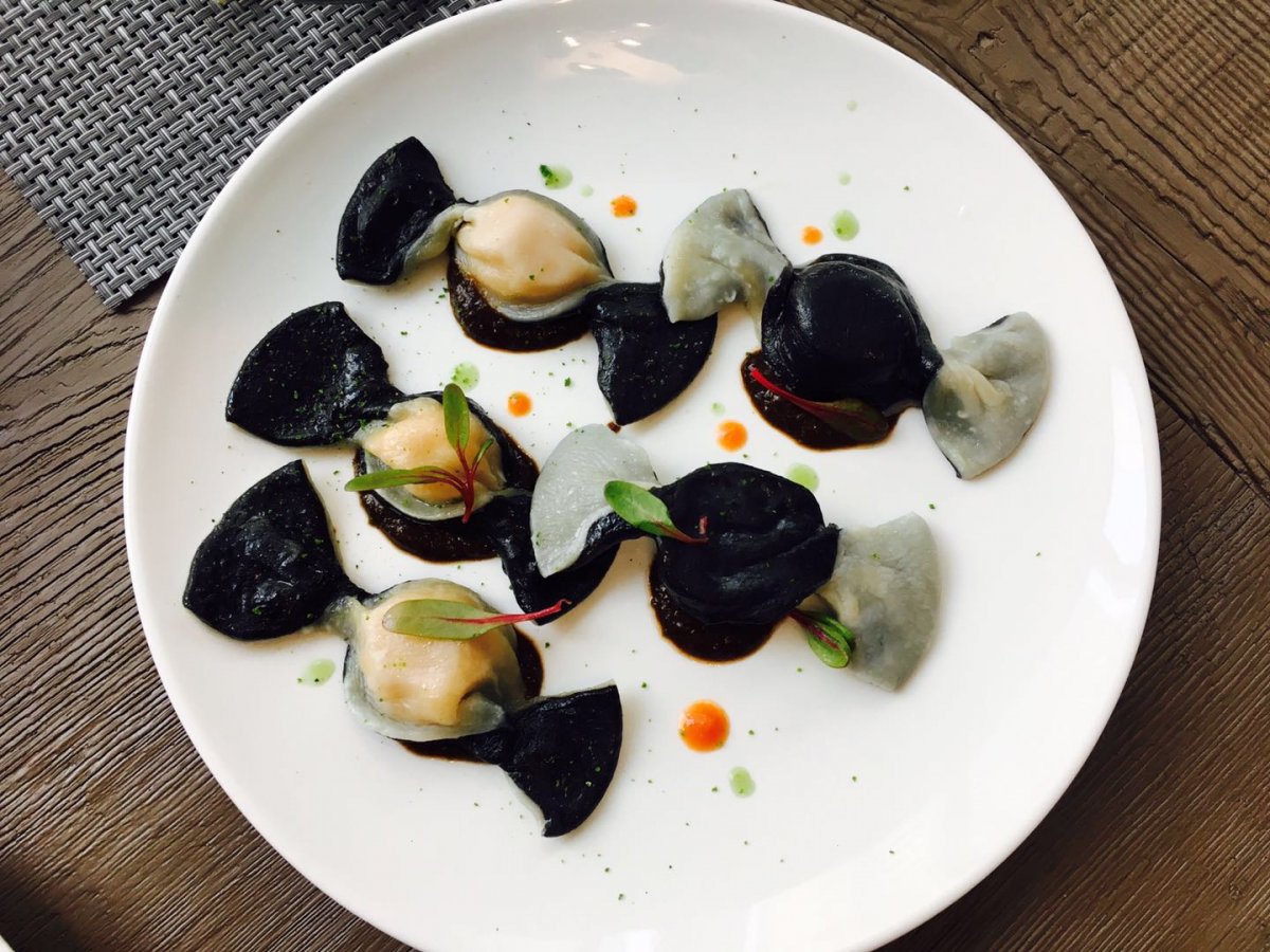 The ravioli with black bisque in candy shape (RMB 128)