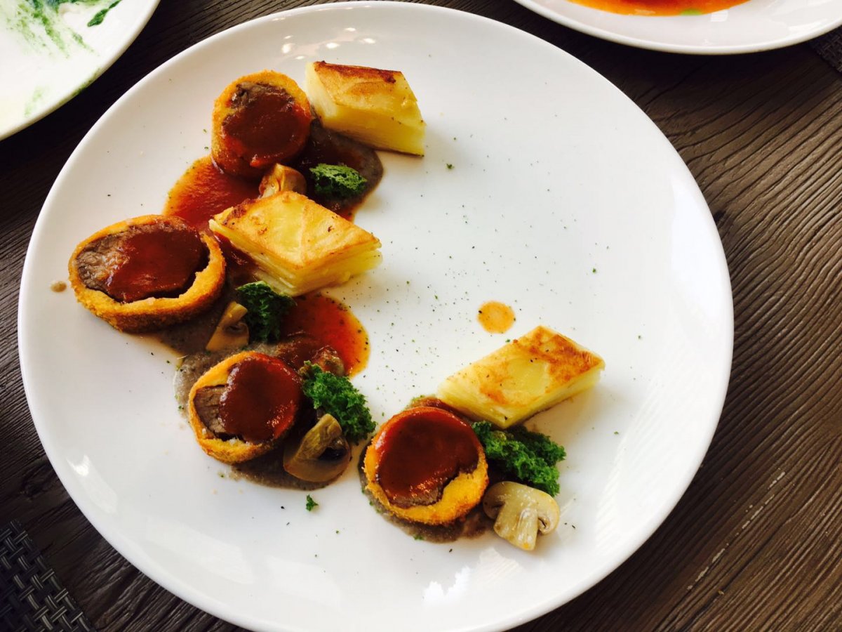 The fried smoked lamb tenderloin (RMB 128