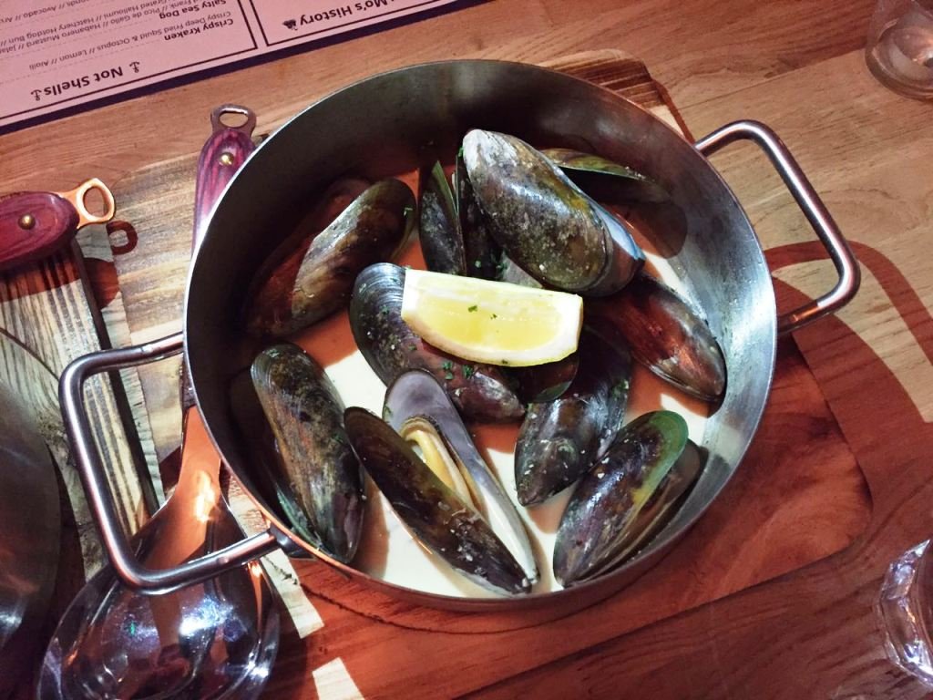 500g of mussels in old faithful sauce