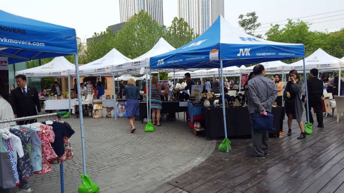 INN events like bazaars and gatherings help link newcomers, old-time expats, and communities together.