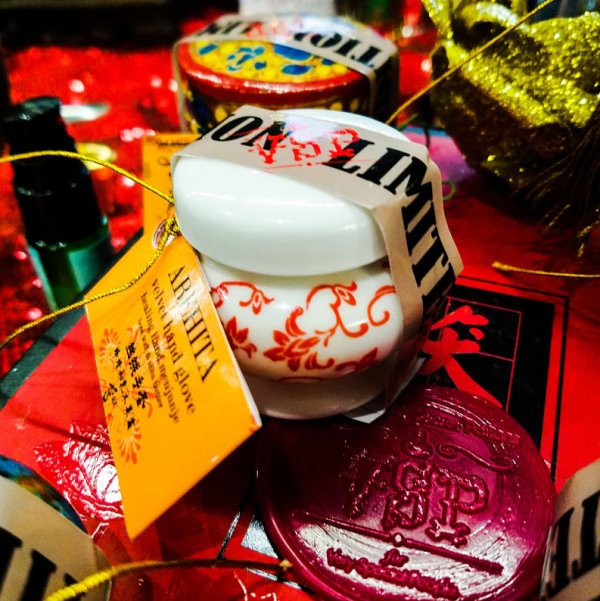 Limited Edition - Abehita Velvet Glove - Chinese tea container