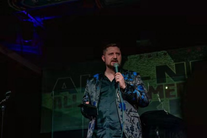 Long Hu, aka the "Comedian in Heels"