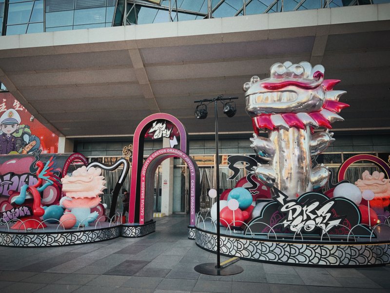 Skinny dragons at Chaoyang Joy City (Credit: Uni You)