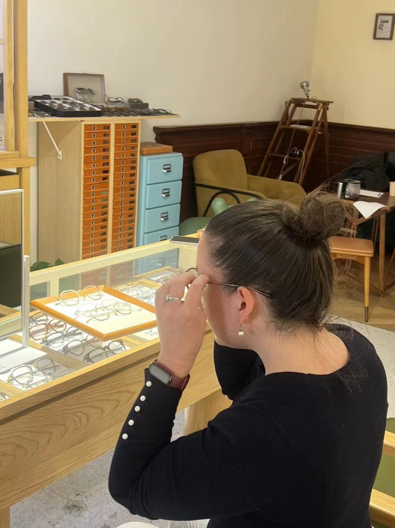 Nice to CU encourages you to take your time choosing your glasses so that it's an enjoyable experience