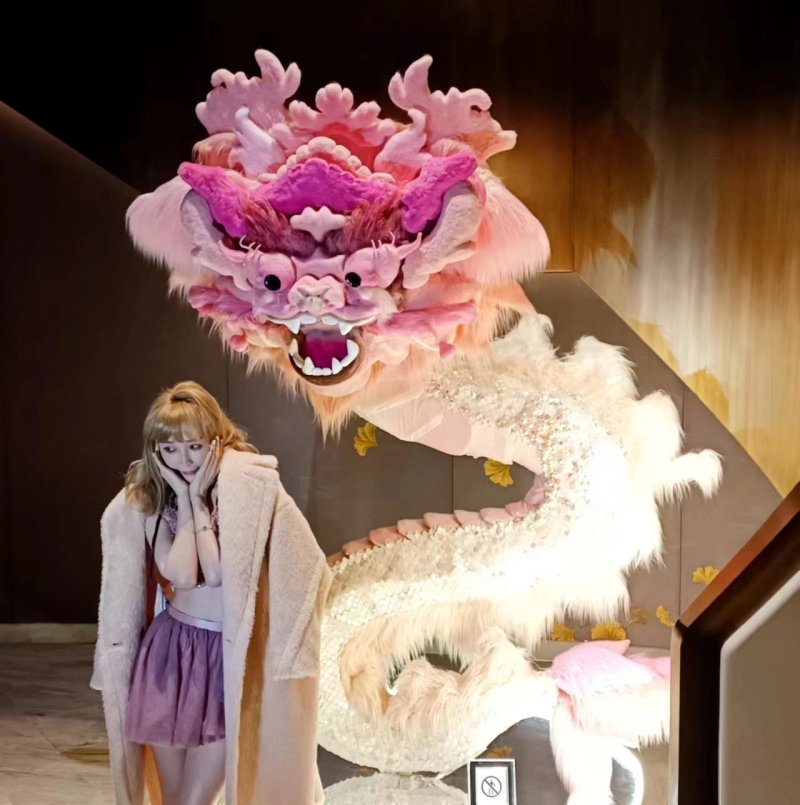 "It's behind me, isn't it?" at Waldorf Astoria Beijing (Credit: Aaron R.)
