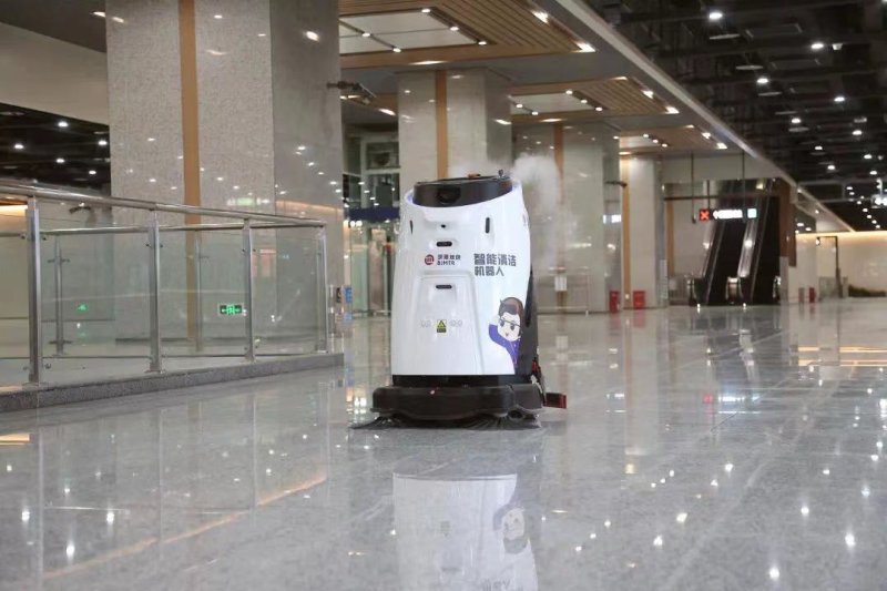 Cleaning robot is equipped at each station.