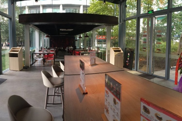Try Da Dong&#039;s New Duckburger Restaurant Monday and Tuesday Night from 6:30pm