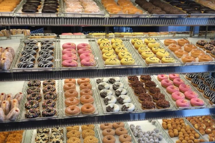 We Put Beijing&#039;s Dunkin Donuts to the Test: Which of Their 18 Varieties is the Best?