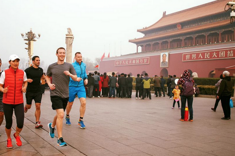 Zuckerberg Shows How Much He Loves China By Running in AQI 337 Air Without a Mask