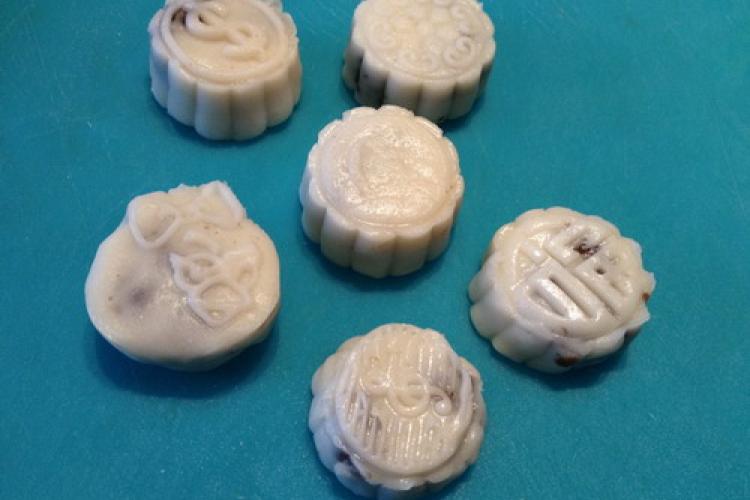 Mooncakes, Part 3: The Ugly, aka Making Them Yourselves