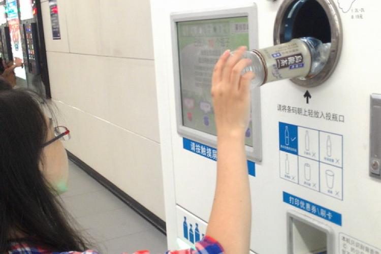 How to Exchange Empty Bottles For Subway Credit on Line 10