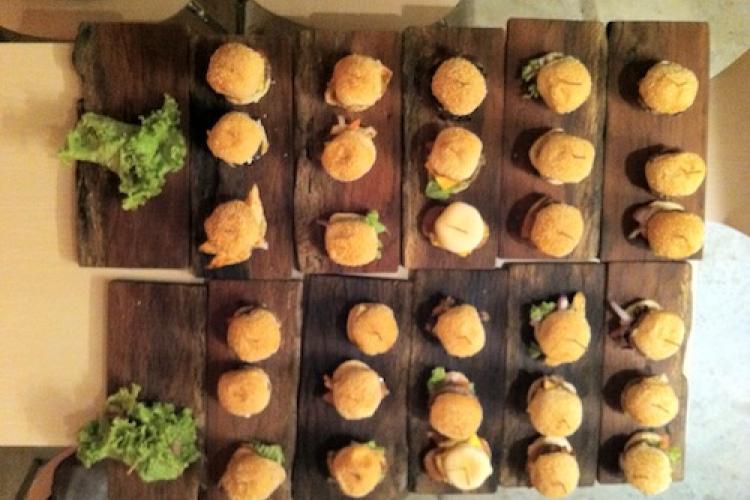 Can You Eat 16 (Mini) Burgers in 16 Minutes? The 3sums Challenge