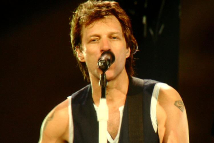 Ahead of September 17 Beijing Gig, Bon Jovi Sings in Chinese