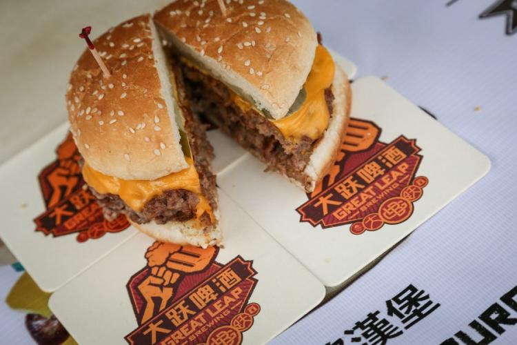 Good Morning Beijing September 11, 2014: Jay Hardaway; Burger Cup Narrows to Sweet 16; Long-Term Fun