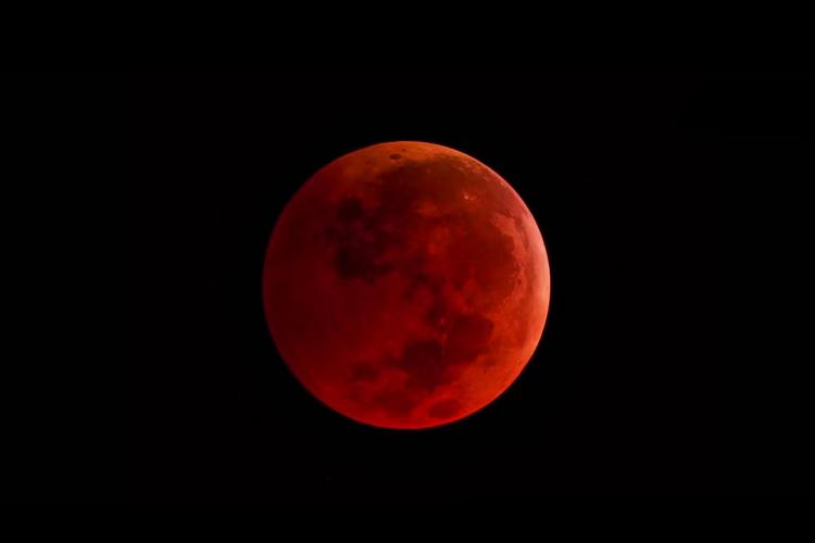 Watch The Blood Moon Full Lunar Eclipse in Beijing (Sort Of)