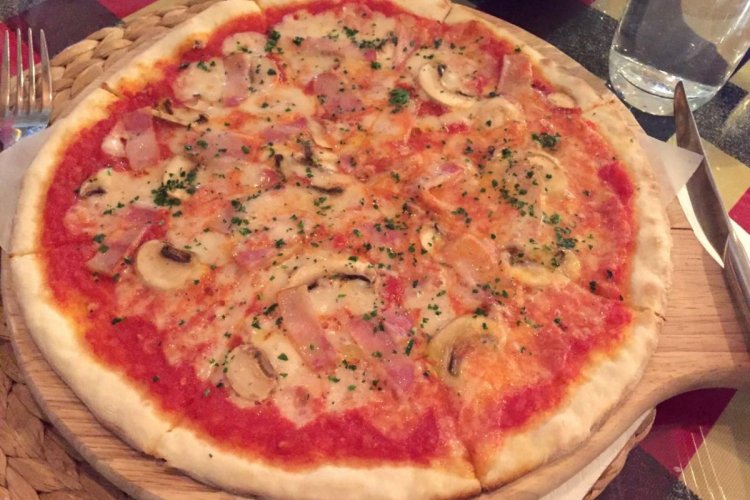 Thin Crust Good Value Pizza at Bocca Della Verita near Beixinqiao