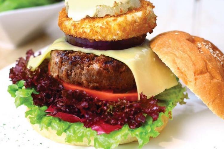 Burger Brief: Let’s Burger&#039;s Cheese King Burger