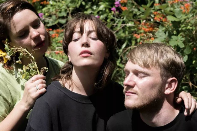 New Zealand Band Womb on Sibling Band Dynamics and Music as Dreams