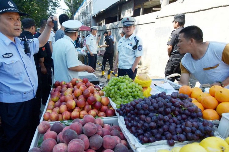 Government&#039;s Push to Enliven Beijing&#039;s Streetside Economy Shot Down by Local Authorities