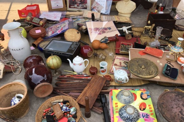 Browse Beijing’s Last Ghost Market Before it Becomes Merely an Apparition
