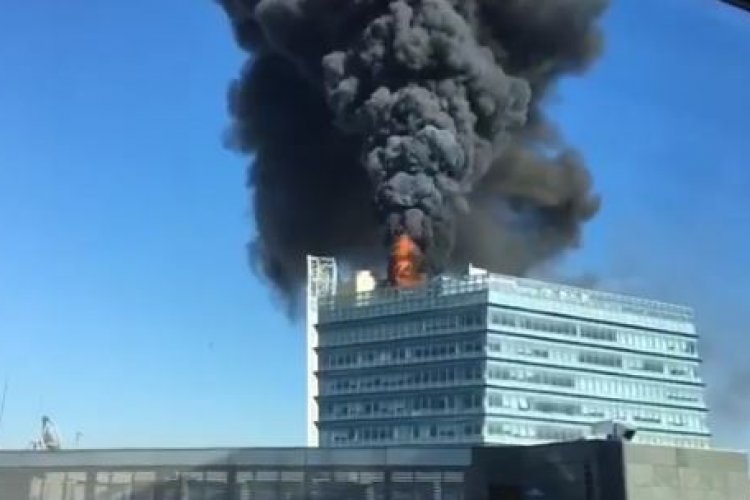 Large Fire Erupts on Roof of Google&#039;s Beijing Offices in Zhongguancun