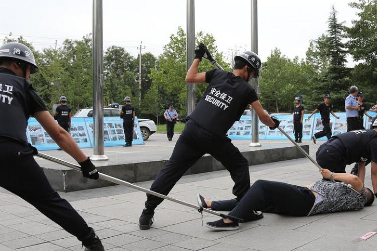 Beijing Hospital Security Given Riot Gear 