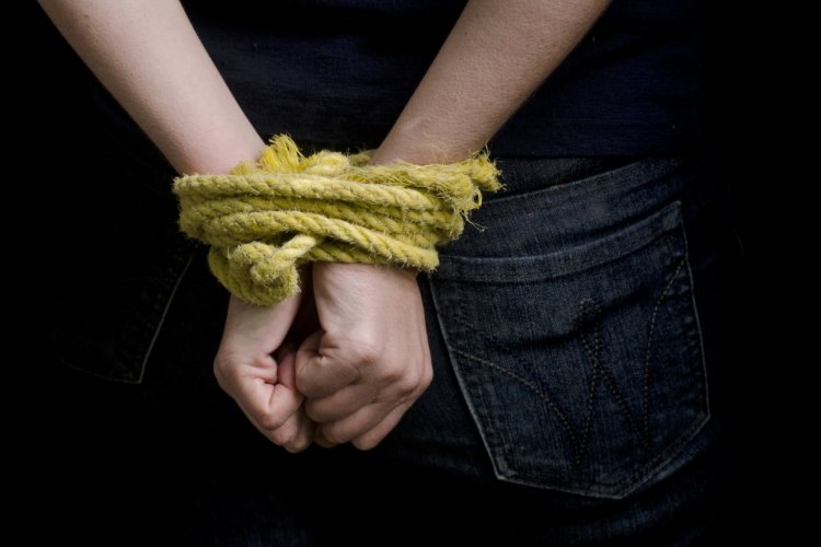 Girl Orders Food Delivery, Is Taken As Hostage Instead