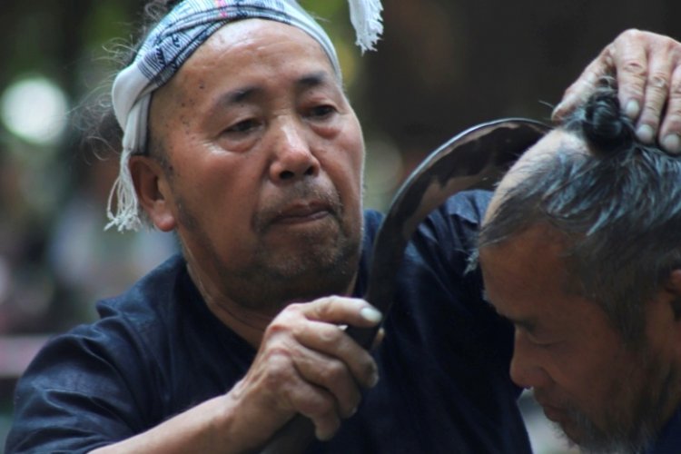 Humans of China: &quot;My Father Taught Me How to Cut Hair Using a Sickle When I Was 12 Years Old&quot;