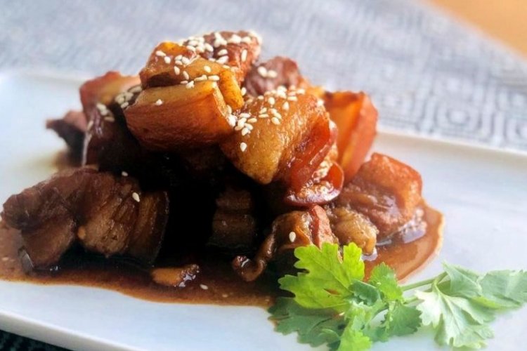 Chinese Cookbook: Mastering the Ultimate Sweet and Comforting Dish of Twice-Cooked Pork