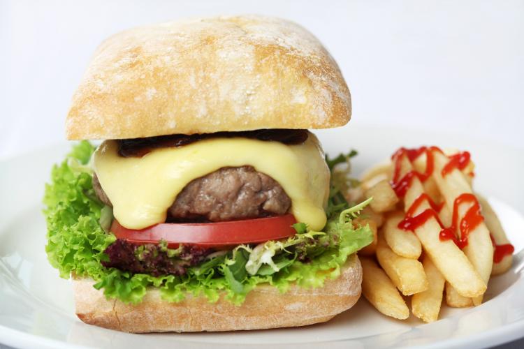 Burger Brief: Café Flatwhite&#039;s 100% New Zealand Beef Burger