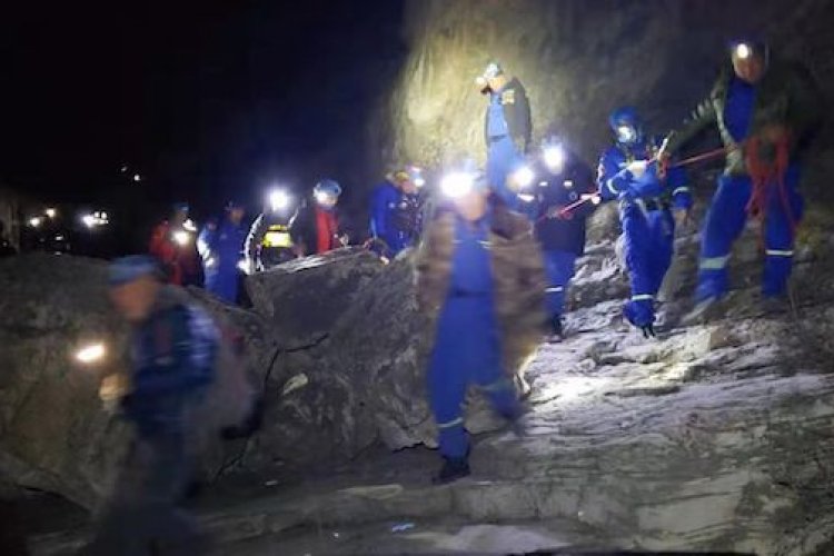 Hiker Killed By Strong Wind After Being Blown Over Cliff Edge in Fangshan