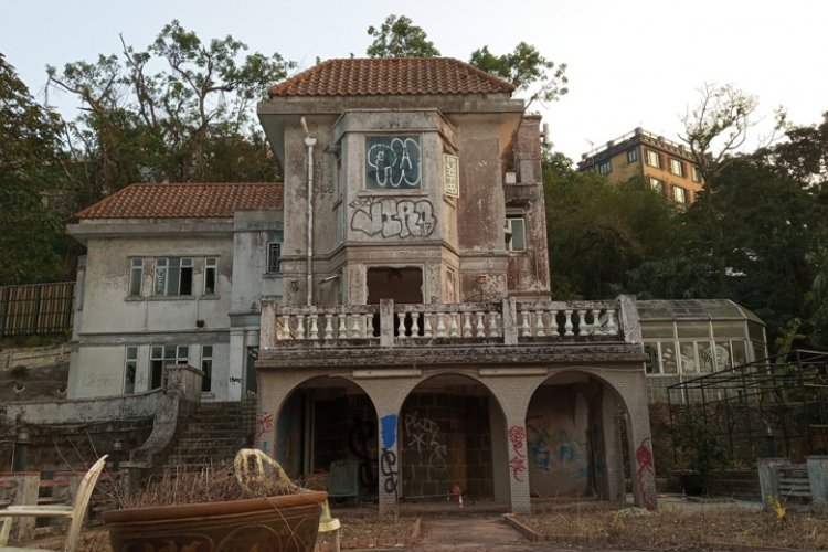 Exploring Dragon’s Peak Lodge, “The Most Haunted House in Hong Kong”