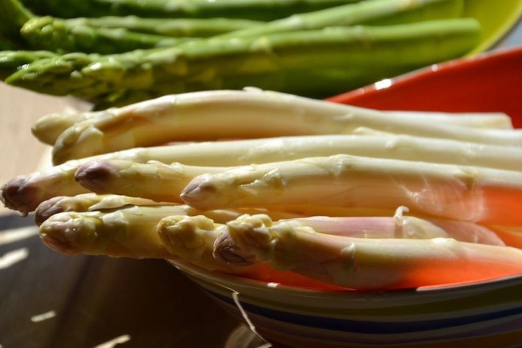 EAT: Vegan Wine ‘n’ Dine, El Mercadito Opens in Shunyi, White Asparagus