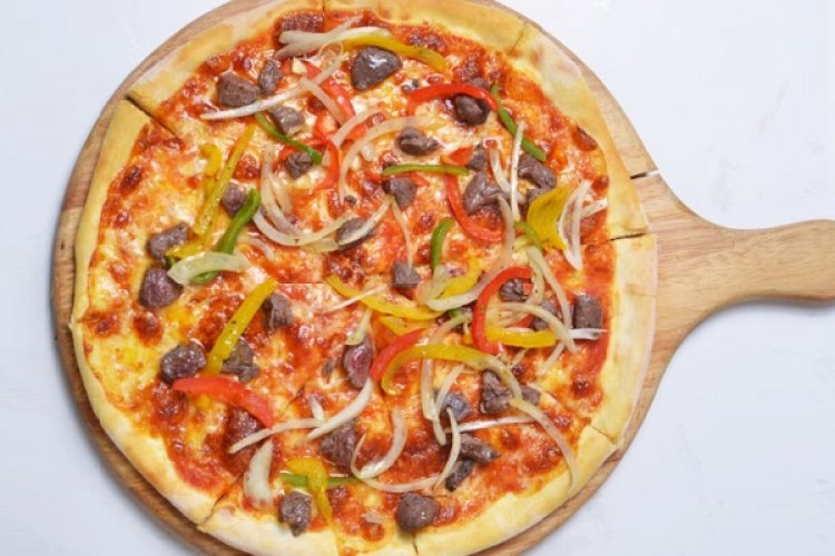 Pizza Mania!: The Lowdown on Luga&#039;s Thin and Crispy Pizzas 