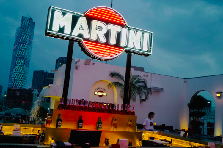 EAT: Terrazza Martini Anniversary, Hatchery x Village Café, De Refter x Hulu Mini Bao Sliders