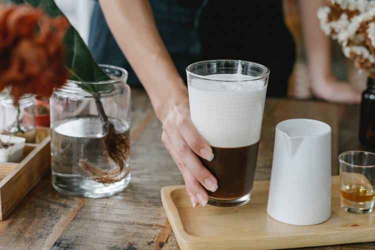 TBJ Chinese: 按下切换键，咖啡馆变酒吧 (Coffee Goes Alcoholic)