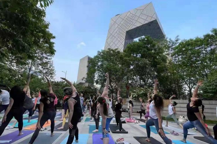 Yoga in the City (and Online) Makes Stretching Sore Muscles More Fun